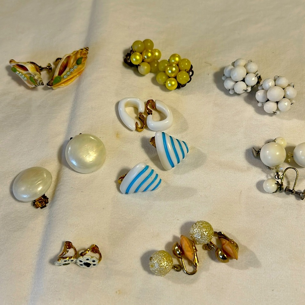 ♥️👗9 pair of vintage clip on earrings 👗❣️